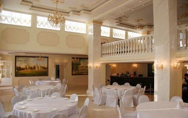 На фото ремонт банкетного зала под ключ в Киеве от начала до конца, все этапы ремонта.