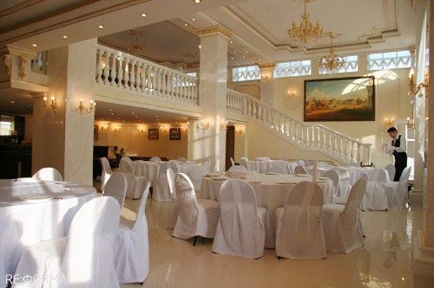 На фото ремонт банкетного зала под ключ в Киеве от начала до конца, все этапы ремонта.